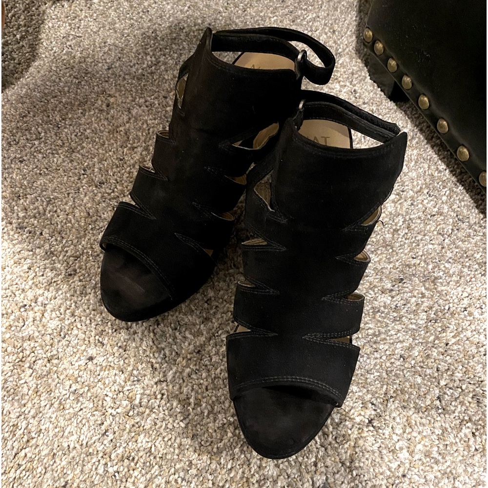 Naturalizer Black Suade Platform Sandals in Size 9